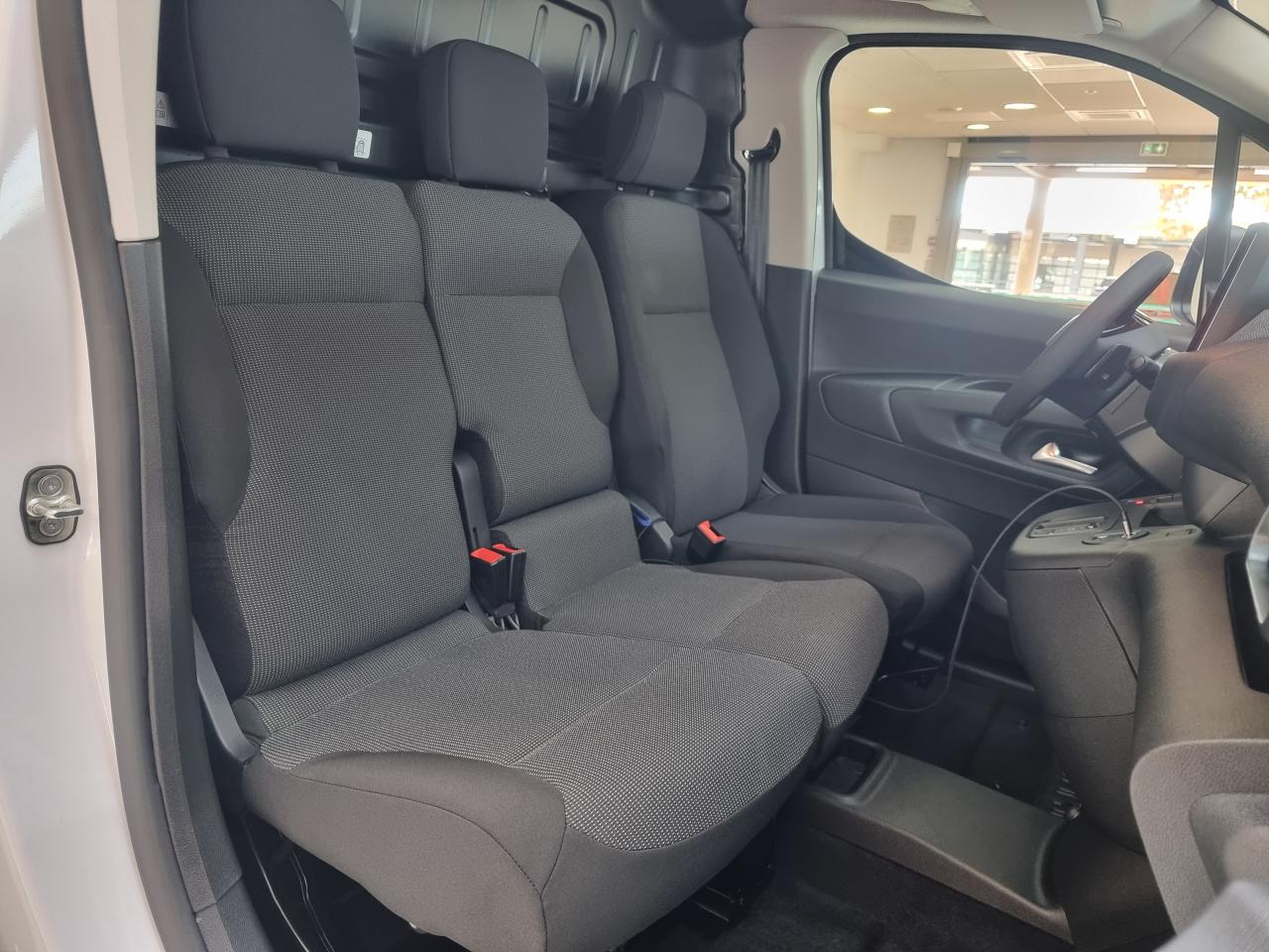 0679-0003177_p68 - PEUGEOT - PARTNER - 2025 - photo 12