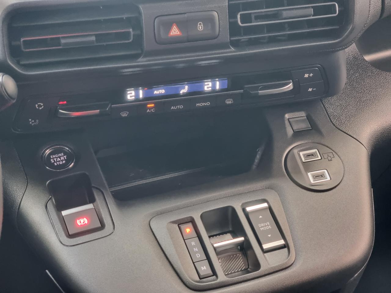 0679-0003177_p68 - PEUGEOT - PARTNER - 2025 - photo 18