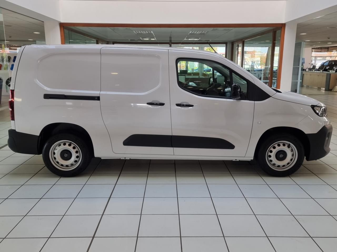 0679-0003177_p68 - PEUGEOT - PARTNER - 2025 - photo 22