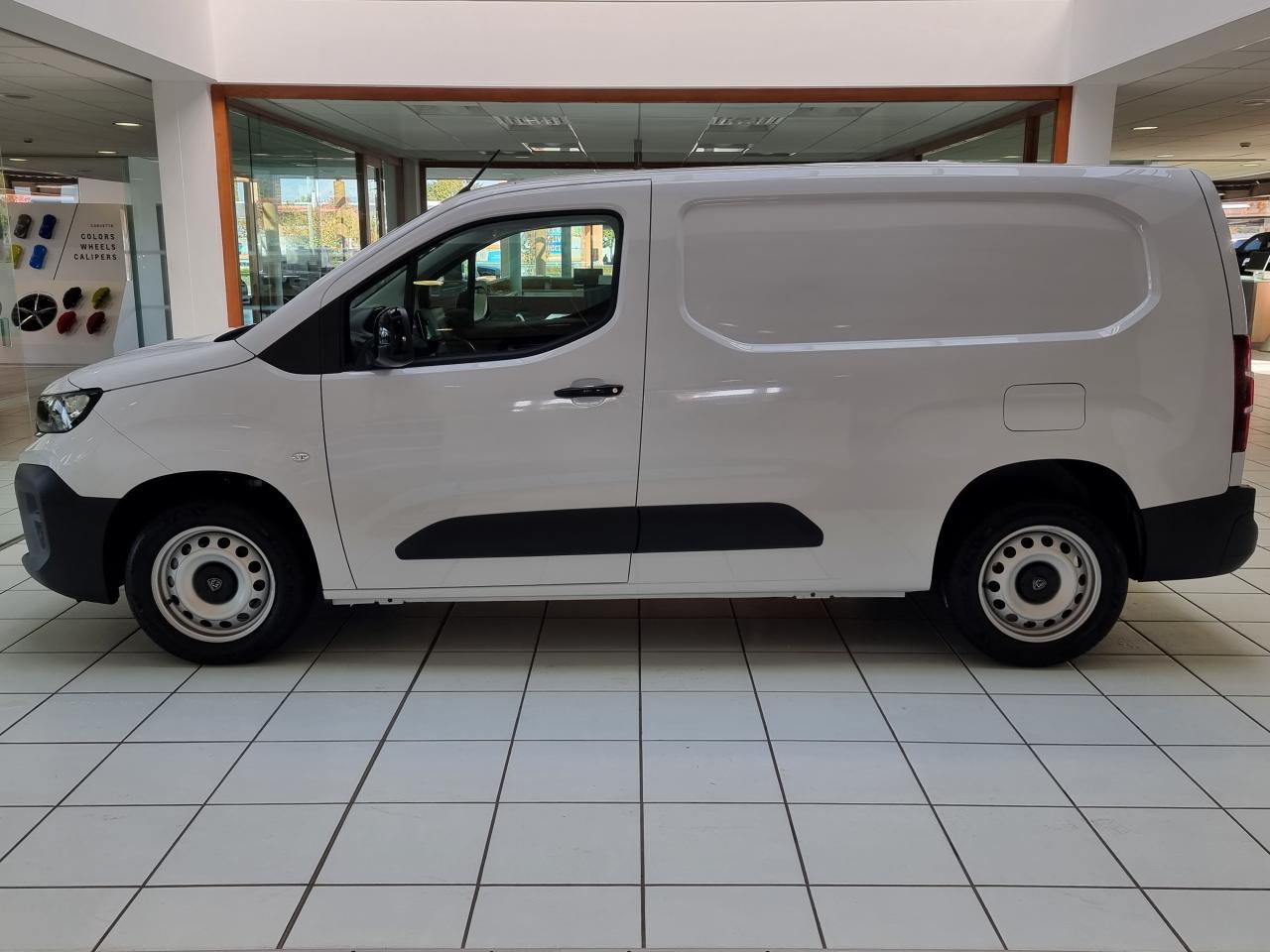 0679-0003177_p68 - PEUGEOT - PARTNER - 2025 - photo 23