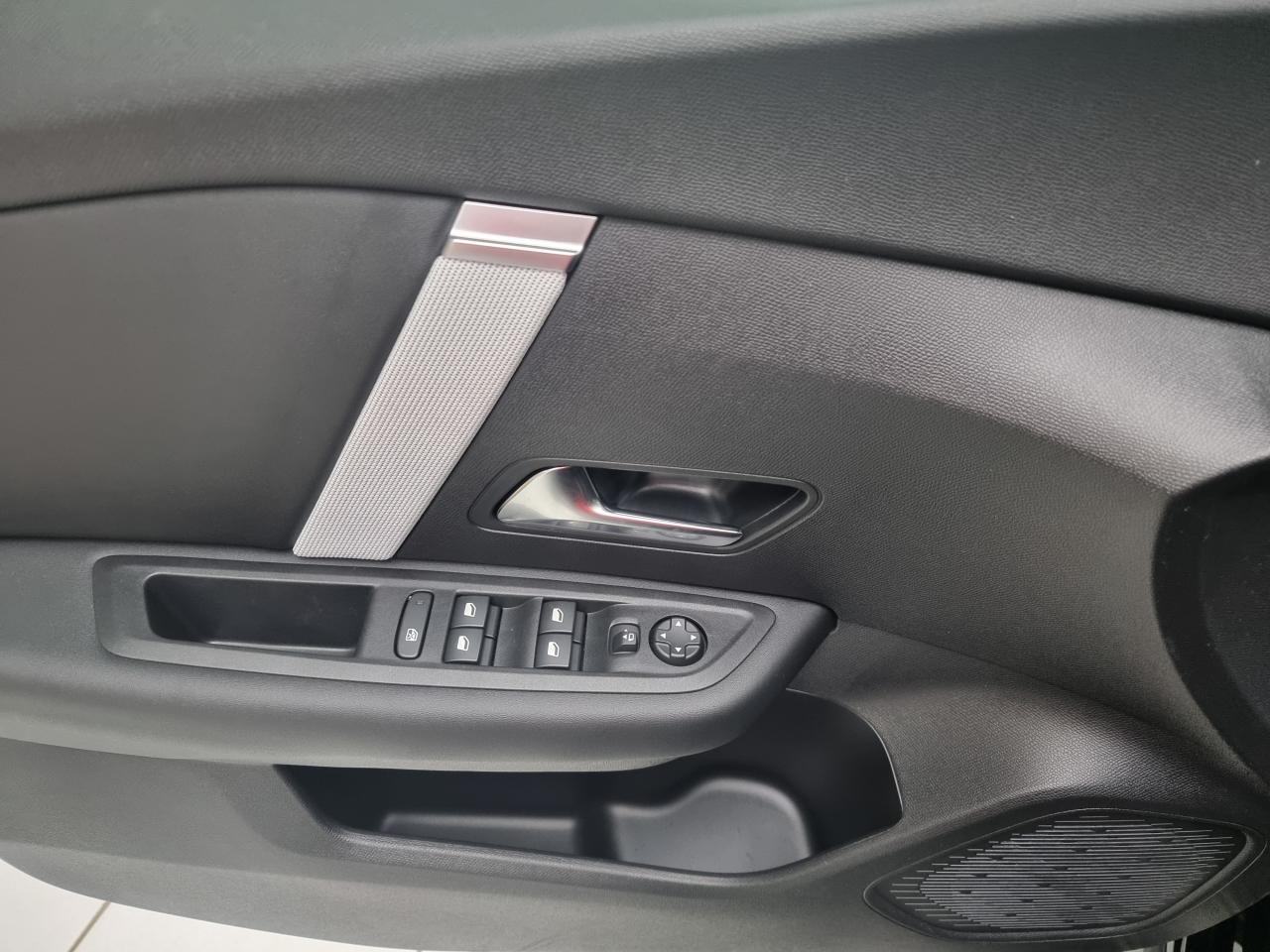 0679-0003235_p68 - CITROEN - C4 - 2025 - photo 17