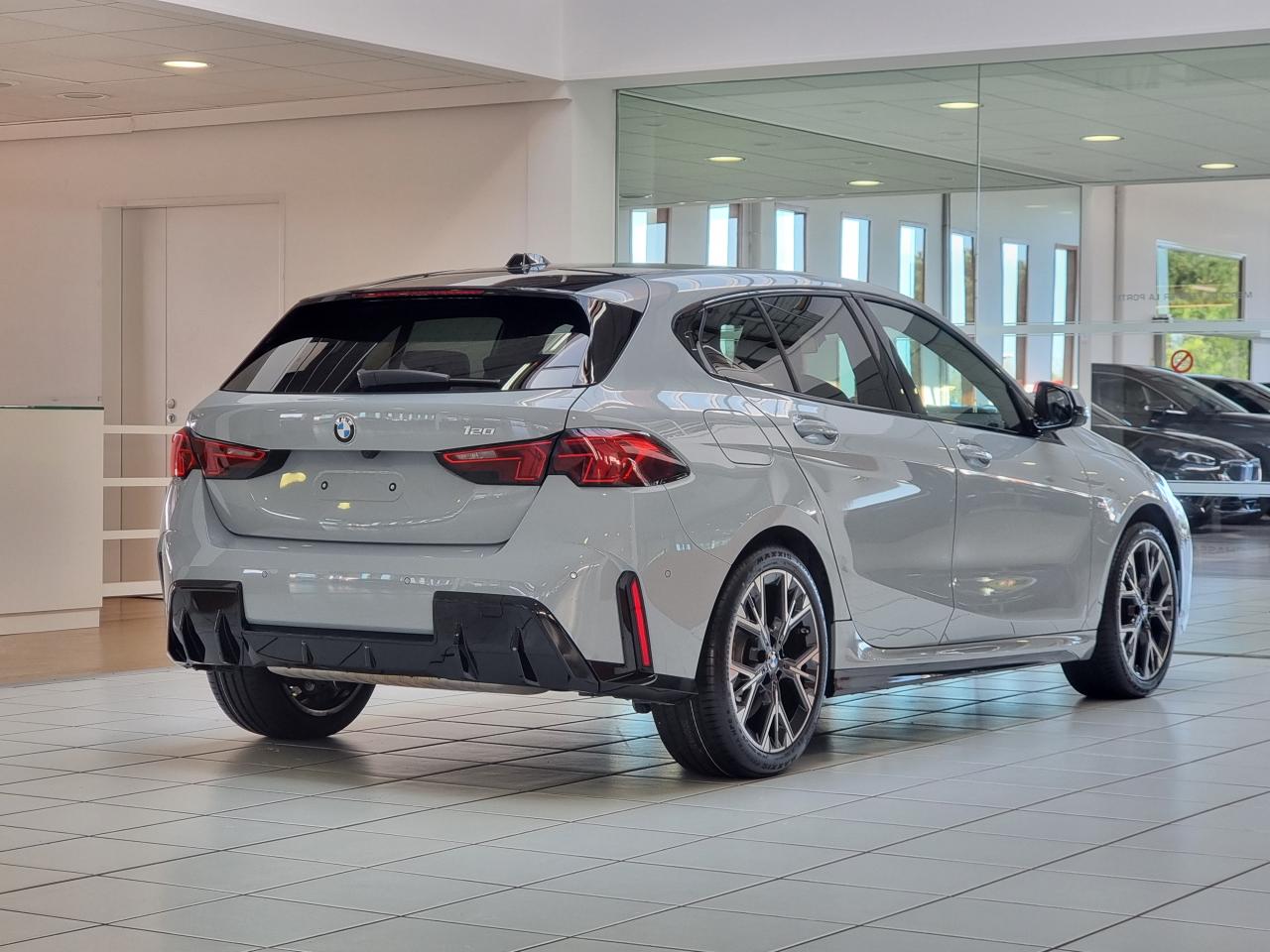 0679-0003262_p68 - BMW - SERIE 1 - 2025 - photo 2