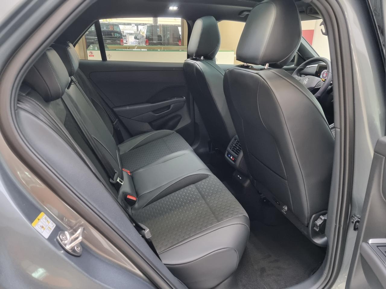 0679-0003290_p68 - VOLKSWAGEN - T ROC - 2026 - photo 22