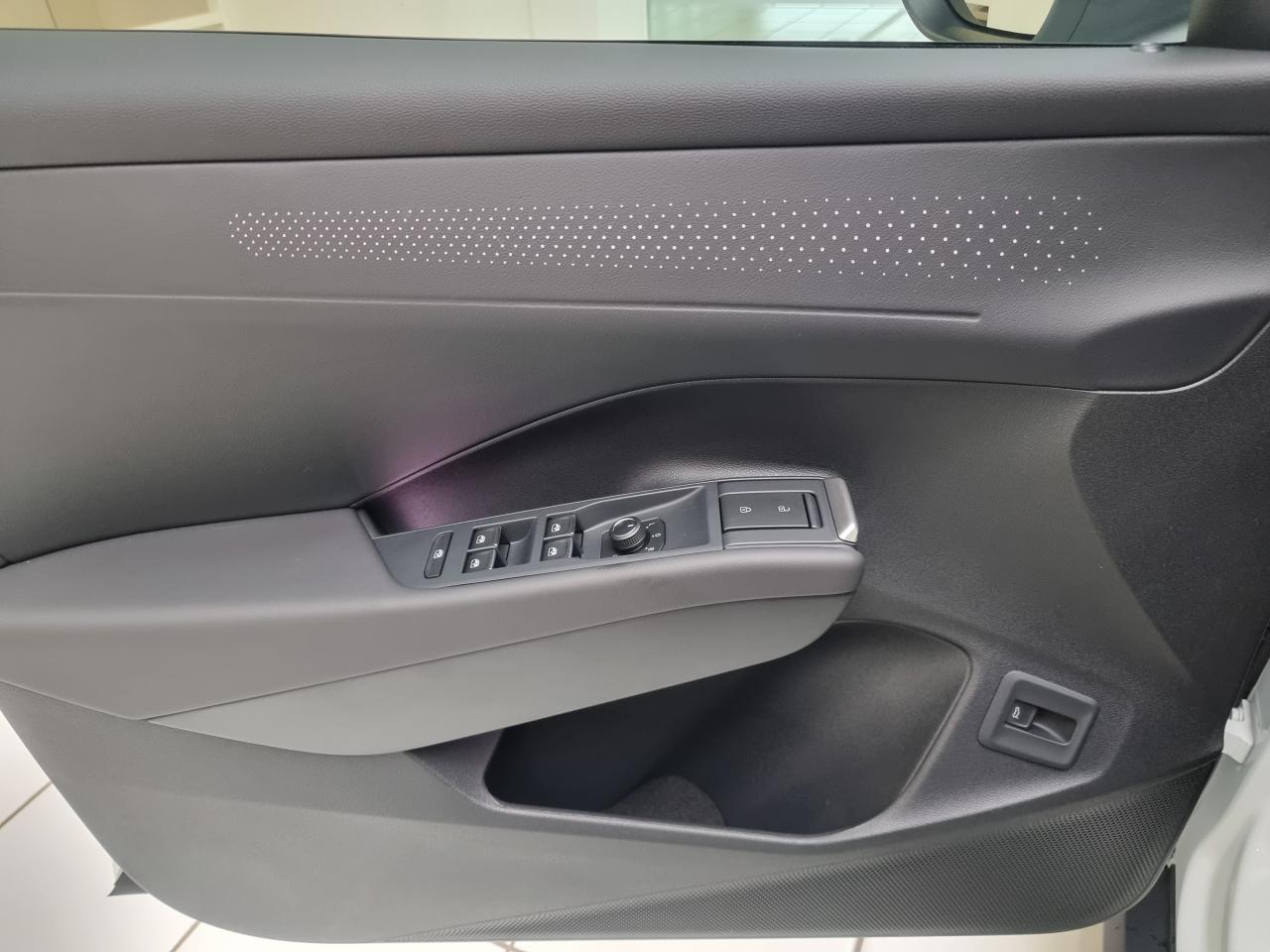 0679-0003294_p68 - VOLKSWAGEN - T ROC - 2026 - photo 16