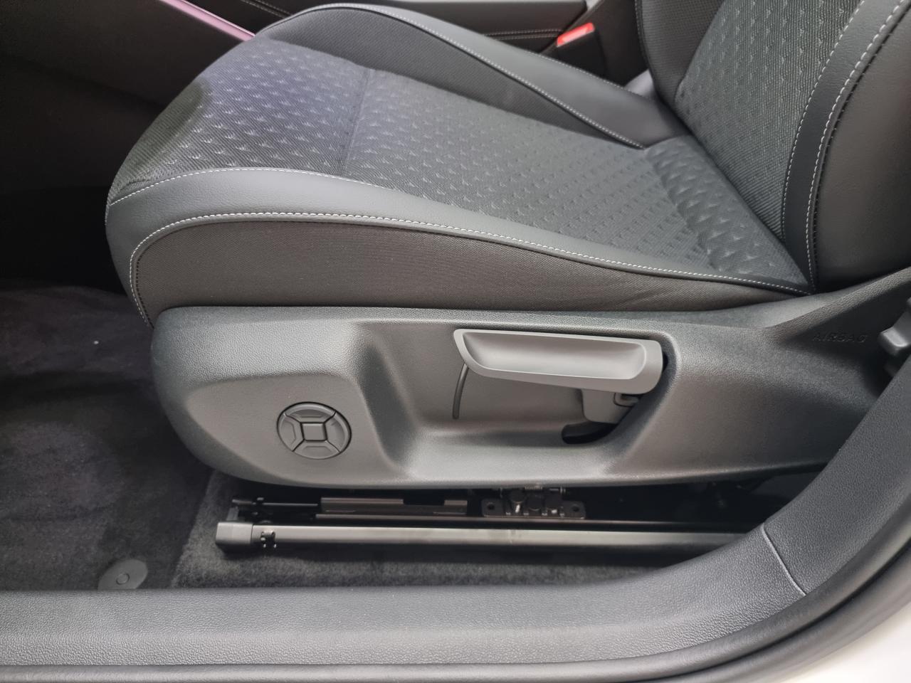 0679-0003294_p68 - VOLKSWAGEN - T ROC - 2026 - photo 15