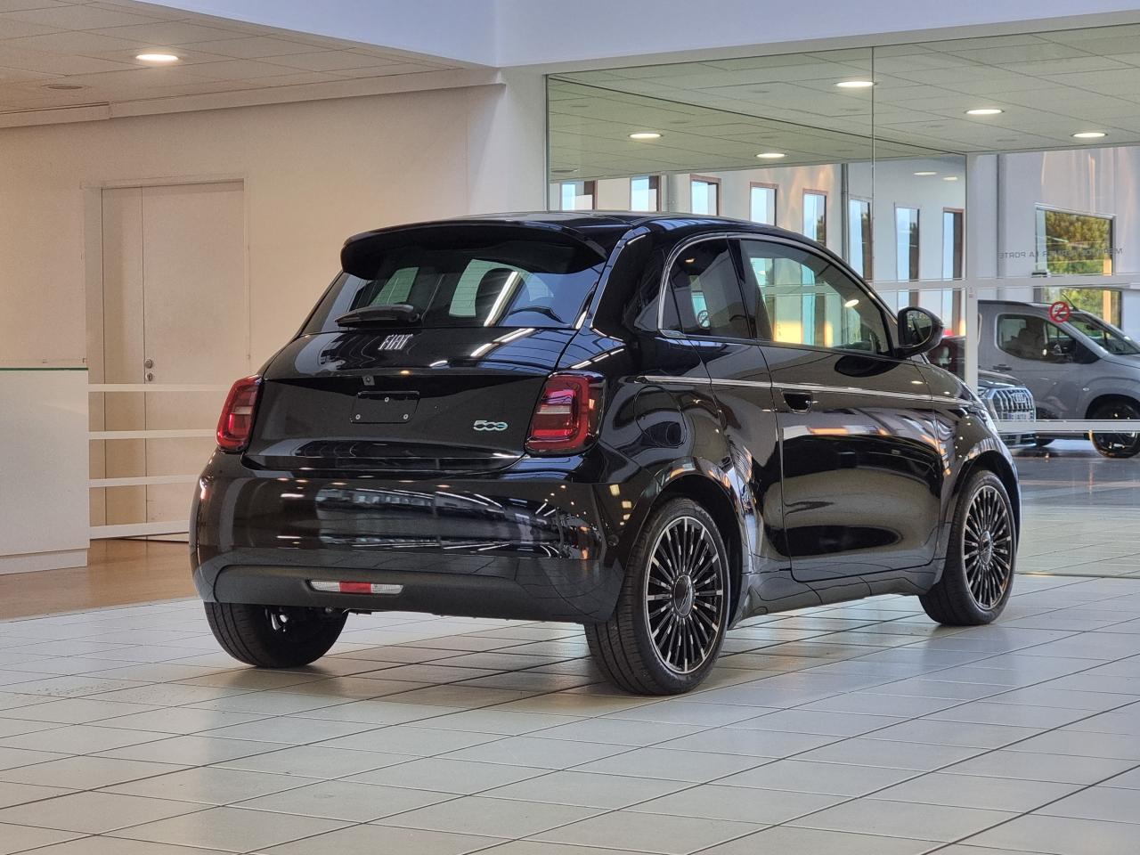 0679-0003300_p68 - FIAT - 500 - 2023 - photo 2