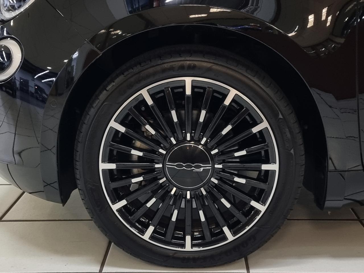 0679-0003300_p68 - FIAT - 500 - 2023 - photo 7