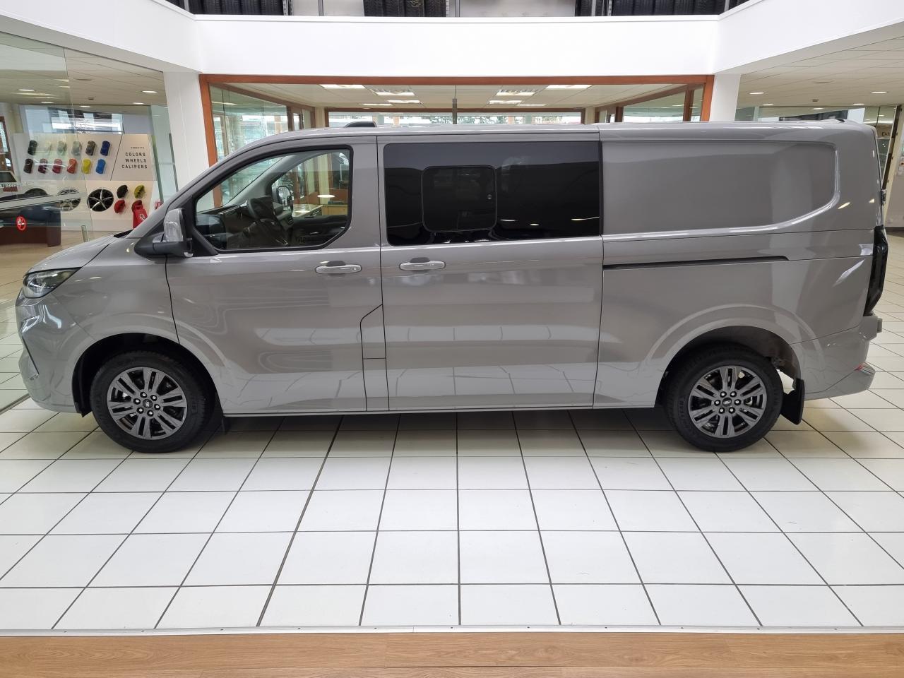 0679-0003327_p68 - FORD - TRANSIT - 2025 - photo 26