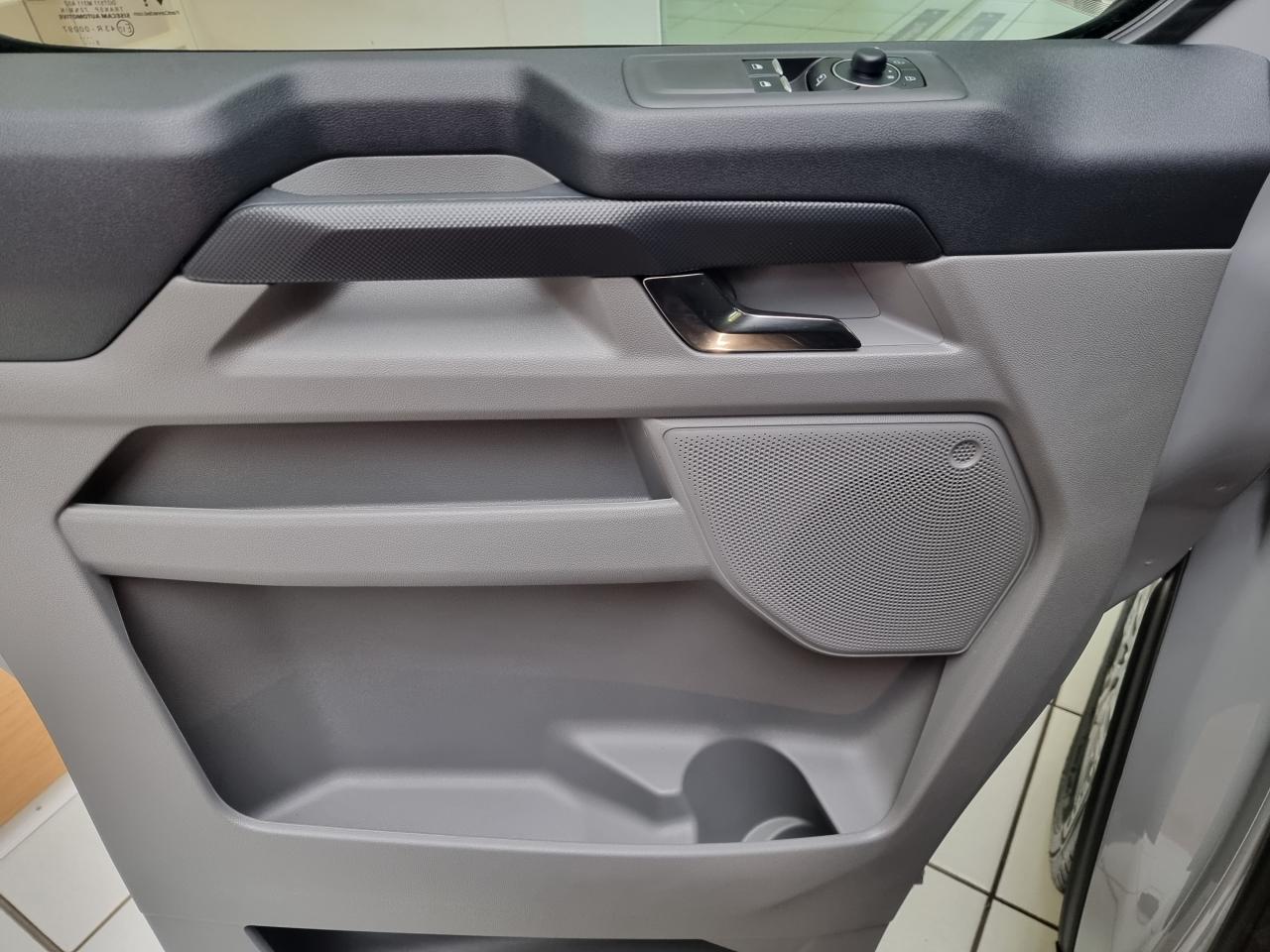 0679-0003327_p68 - FORD - TRANSIT - 2025 - photo 17