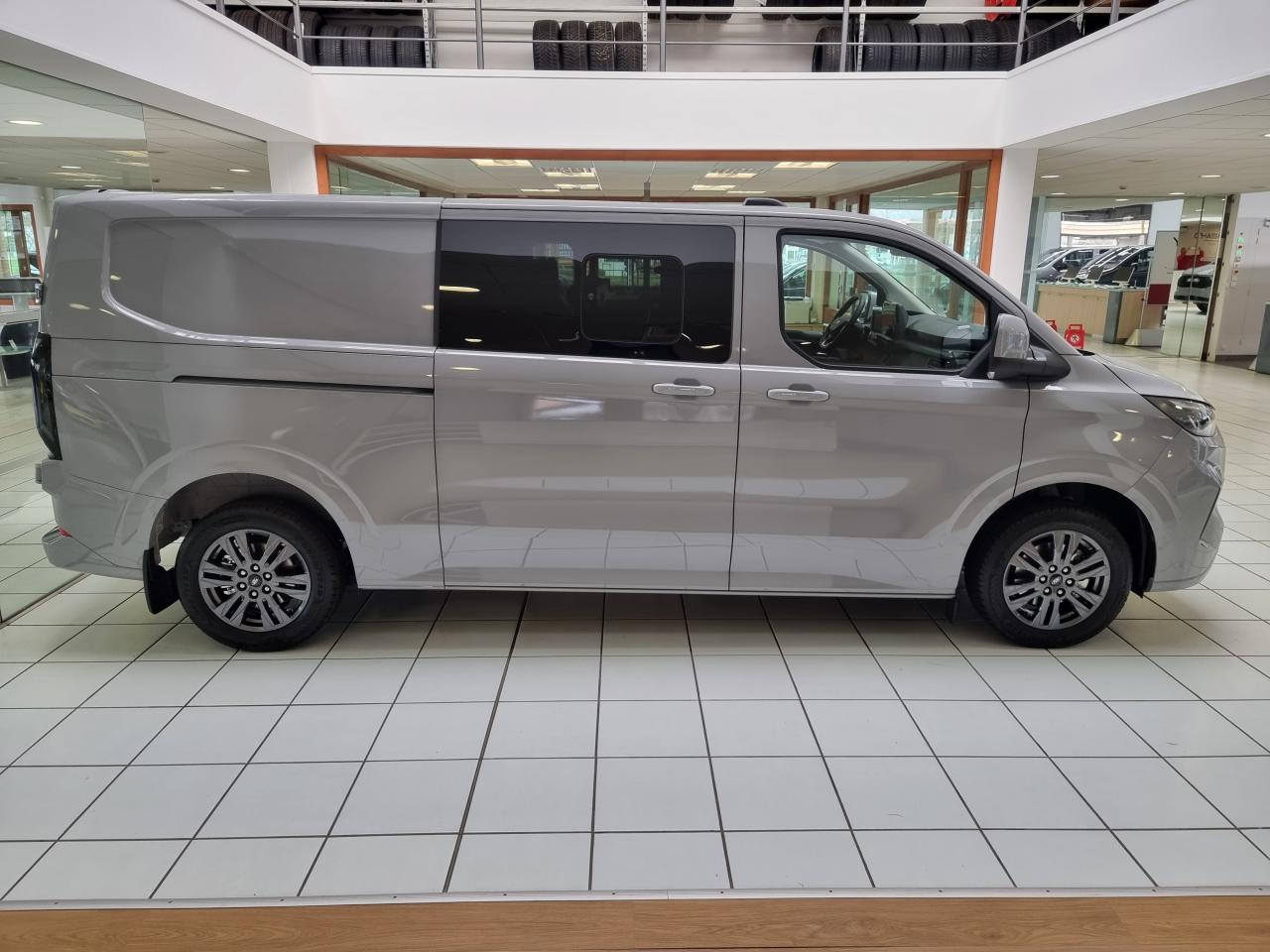 0679-0003327_p68 - FORD - TRANSIT - 2025 - photo 25