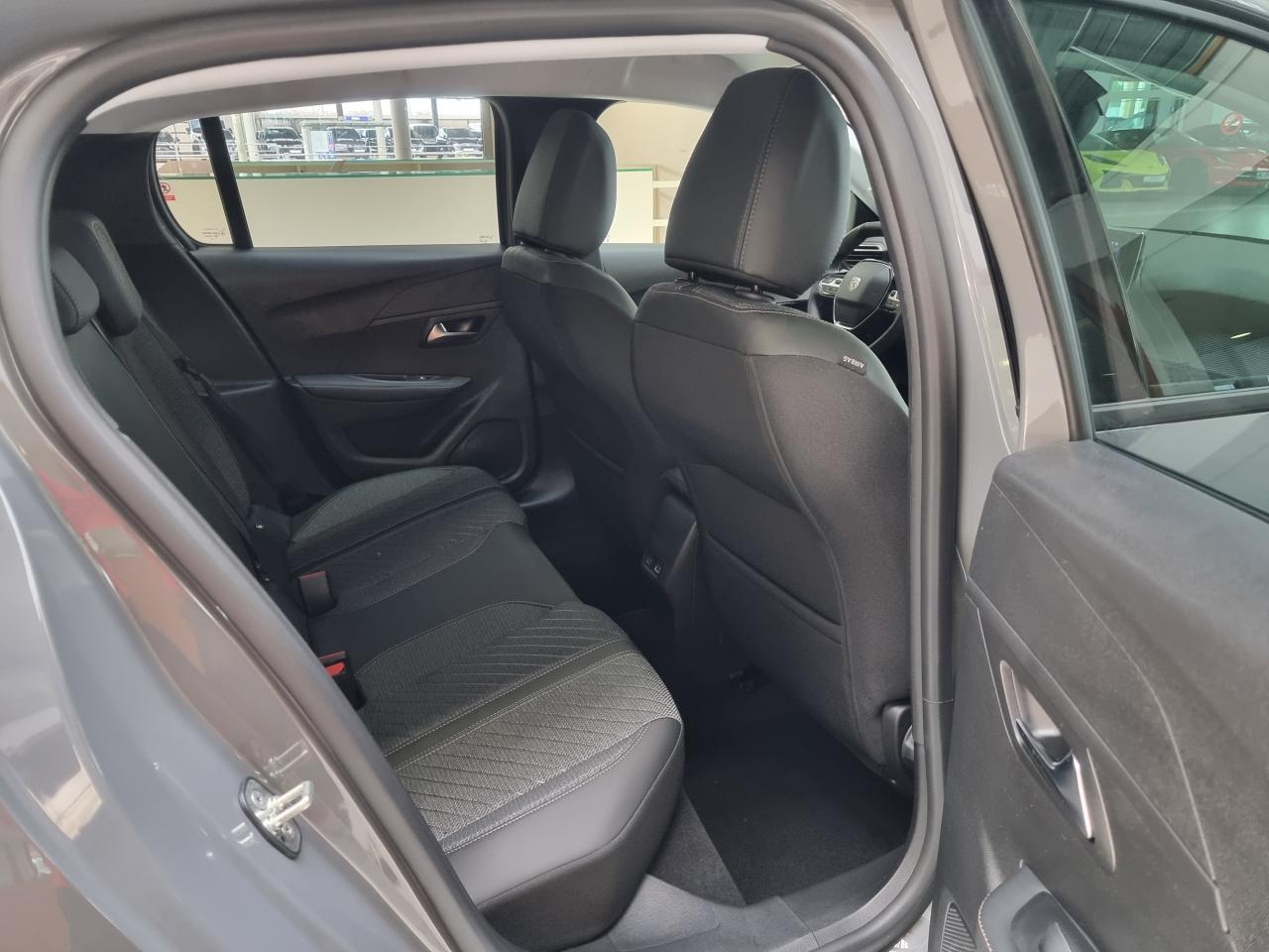 0679-0003334_p68 - PEUGEOT - 208 - 2026 - photo 23