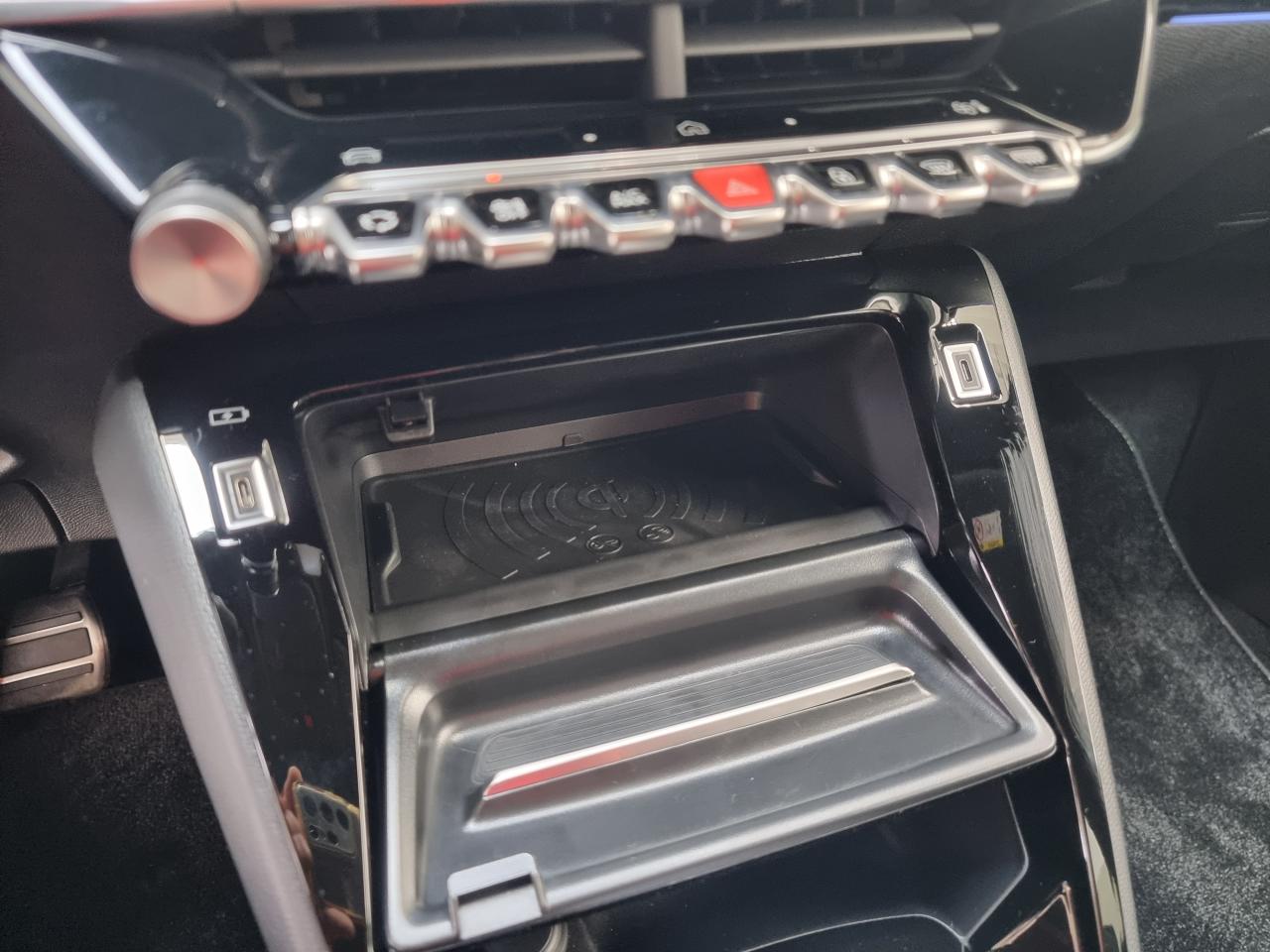 0679-0003374_p68 - PEUGEOT - 208 - 2025 - photo 18