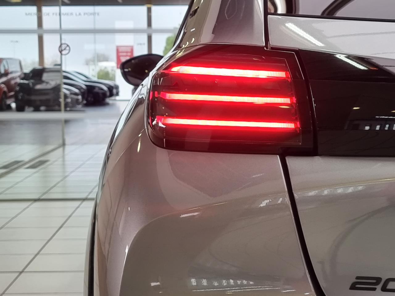 0679-0003378_p68 - PEUGEOT - 208 - 2025 - photo 7