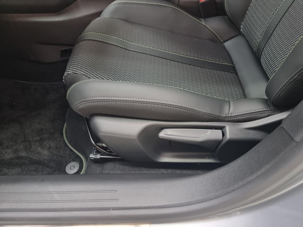 0679-0003378_p68 - PEUGEOT - 208 - 2025 - photo 14