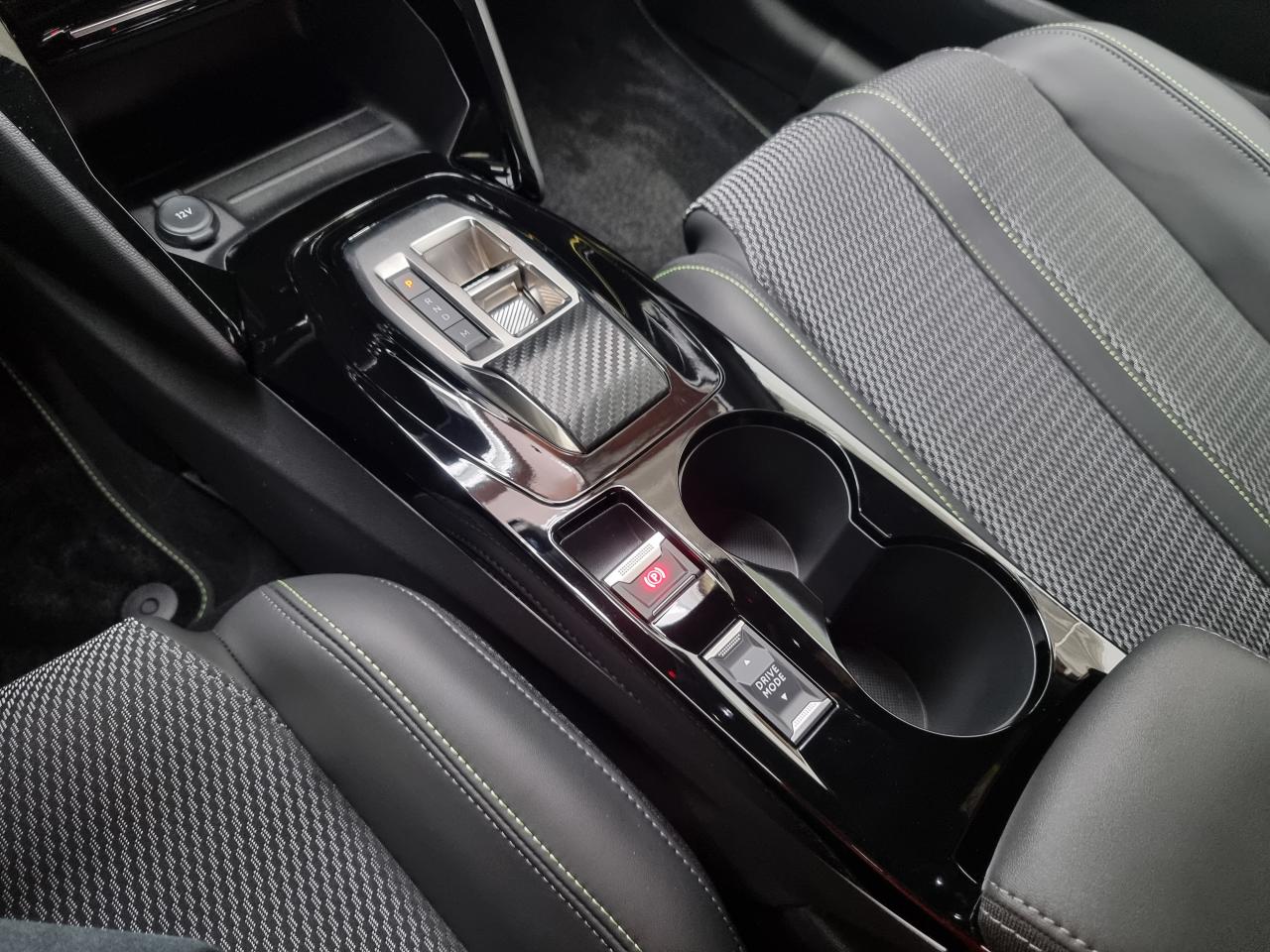 0679-0003378_p68 - PEUGEOT - 208 - 2025 - photo 16