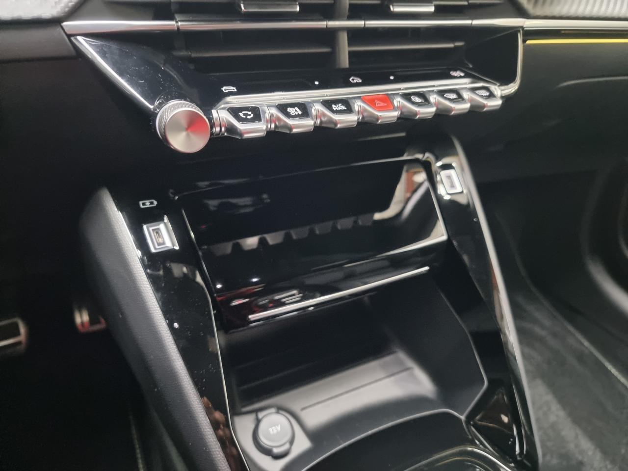 0679-0003378_p68 - PEUGEOT - 208 - 2025 - photo 17