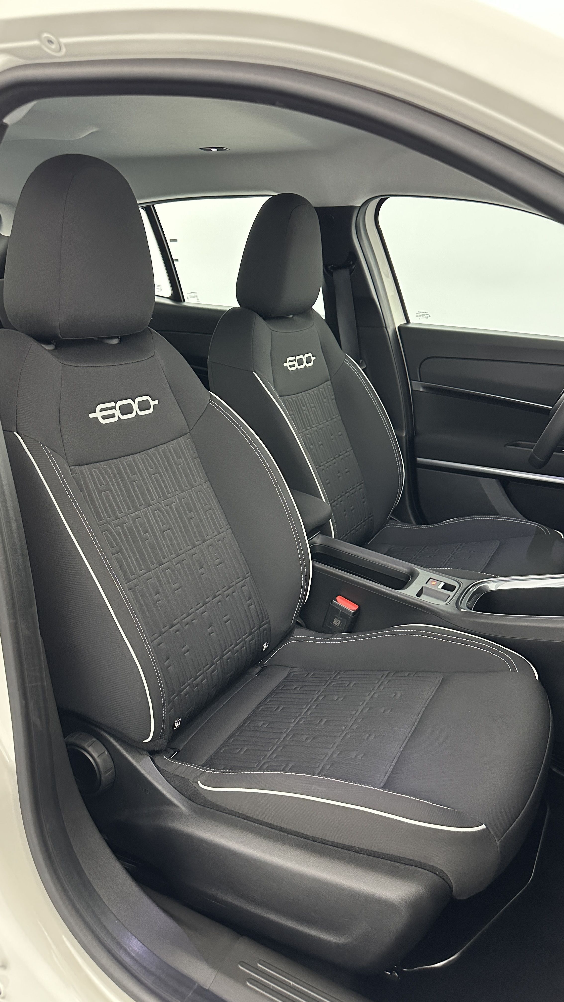 GLI00026497_p53 - FIAT - 600 - 2025 - photo 18