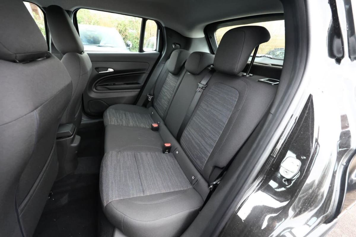 379425_p2 - JEEP - AVENGER - 2026 - photo 10