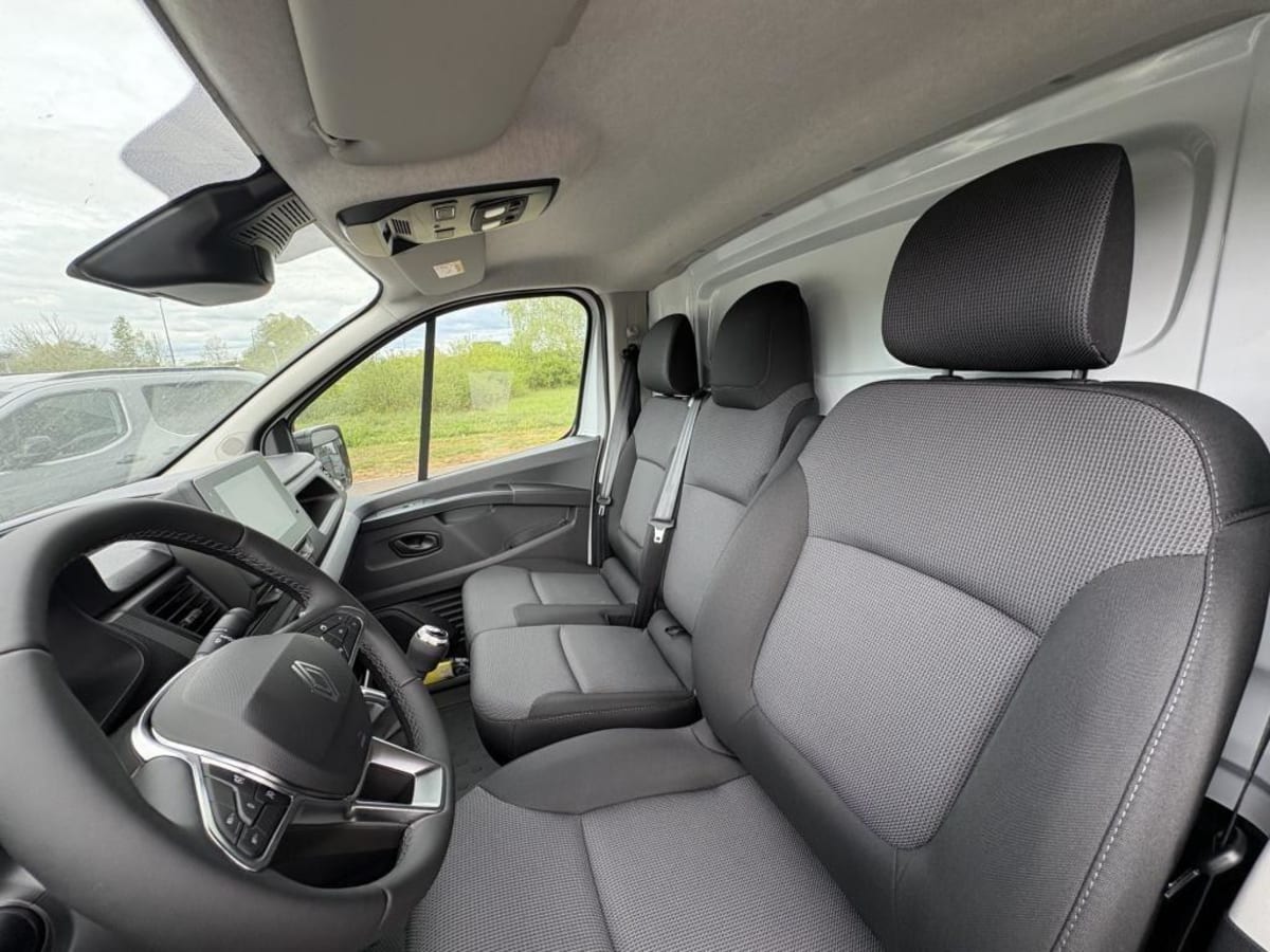 386330_p2 - RENAULT - TRAFIC - 2025 - photo 10